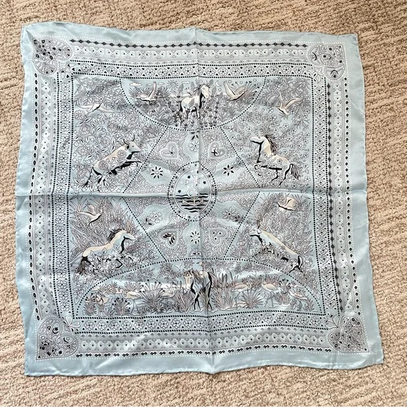 100% silk scarf 52cm × 52cm - Picture 1 of 4